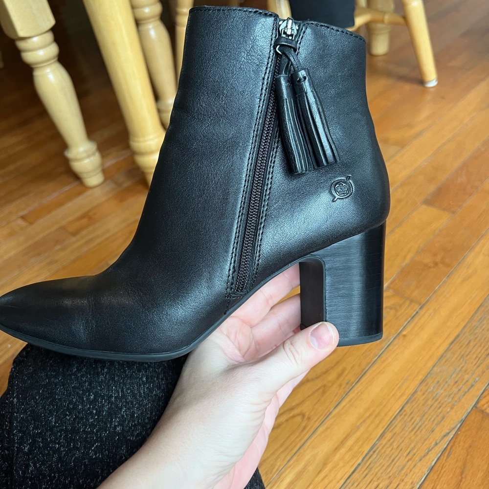 Born leather booties. Good condition. I’ve worn twice. Heel too high for me